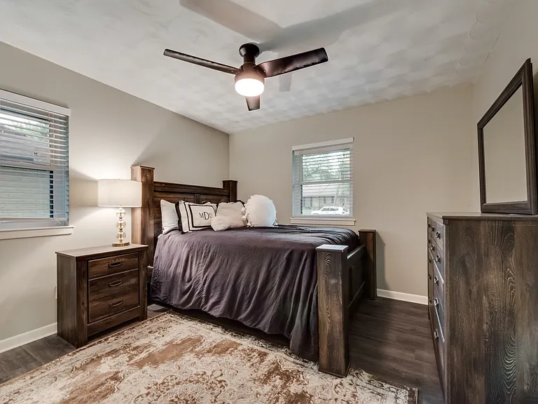 1718 Westminster Dr — Photo 5