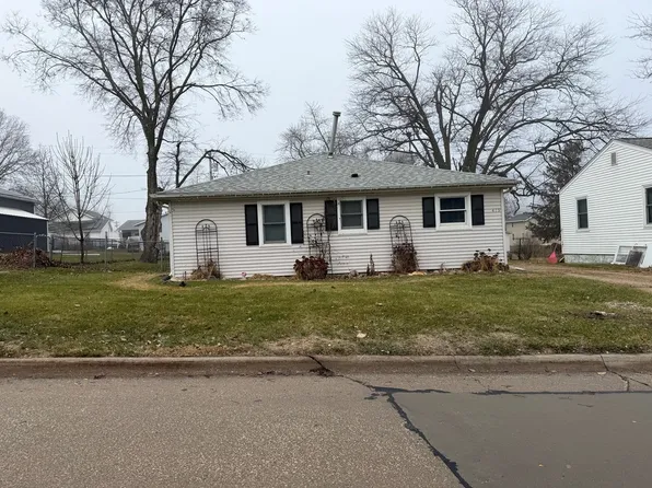 419 B Ave SE, Mount Vernon, IA 52314