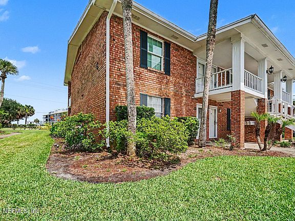3rd image of 22 COMARES Avenue #1C