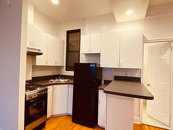 3rd image of 330 8th Ave APT 4C