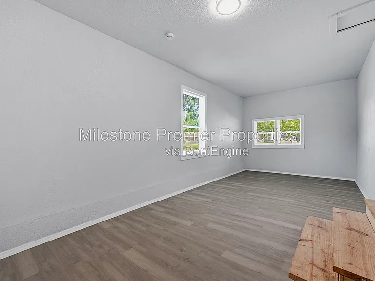 718 W Belden St — Photo 13