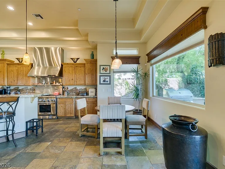 549 Regents Gate Dr — Photo 23