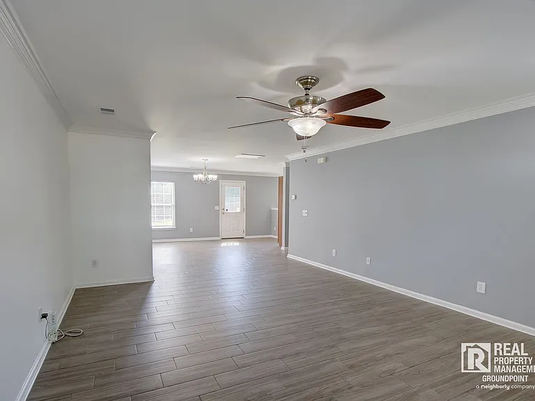 308 Briarbend Rd — Photo 9