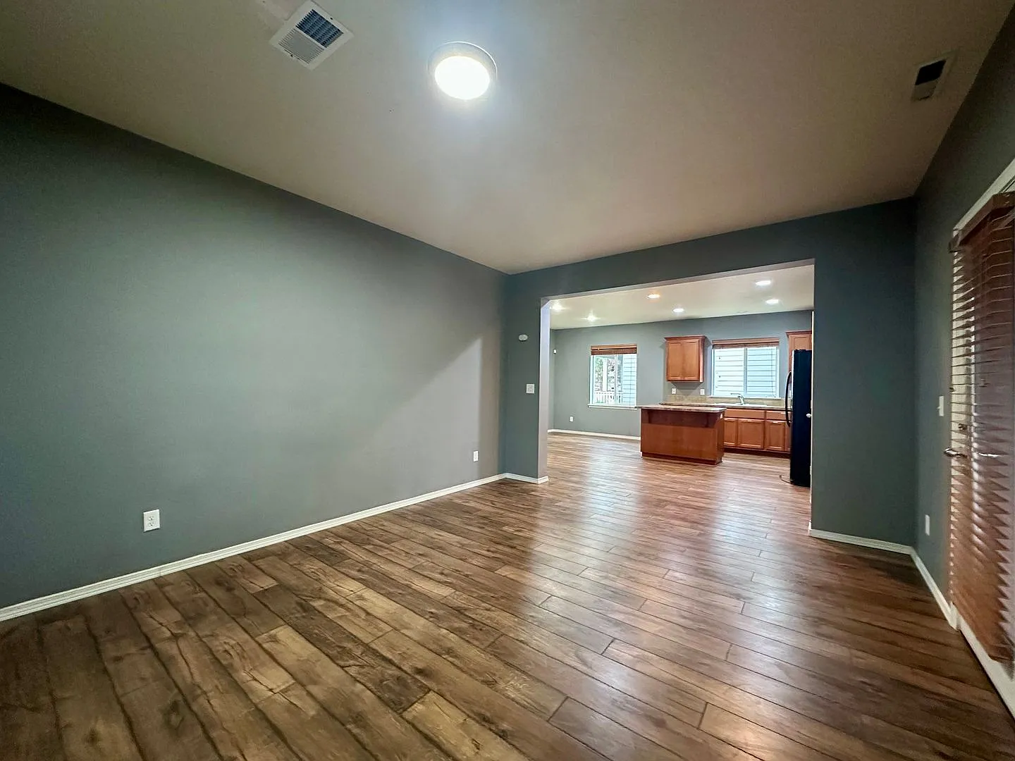 Modern updated 5 BD / 3 BA with Double Car Garage in Oregon City! — Photo 4