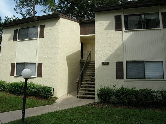 4th image of 1715 NE 36th Ave APT 2