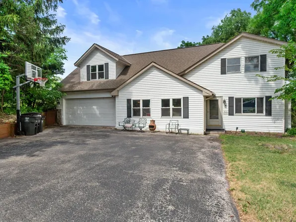 W271N2641 Pear Tree LANE, Pewaukee, WI 53072