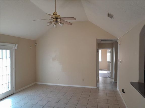 4th image of 626 Hollandbridge Ln