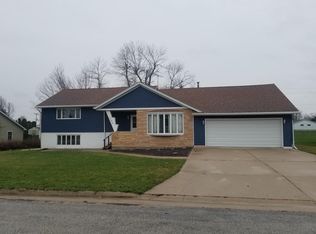 508 8th Ave, Clarence, IA 52216