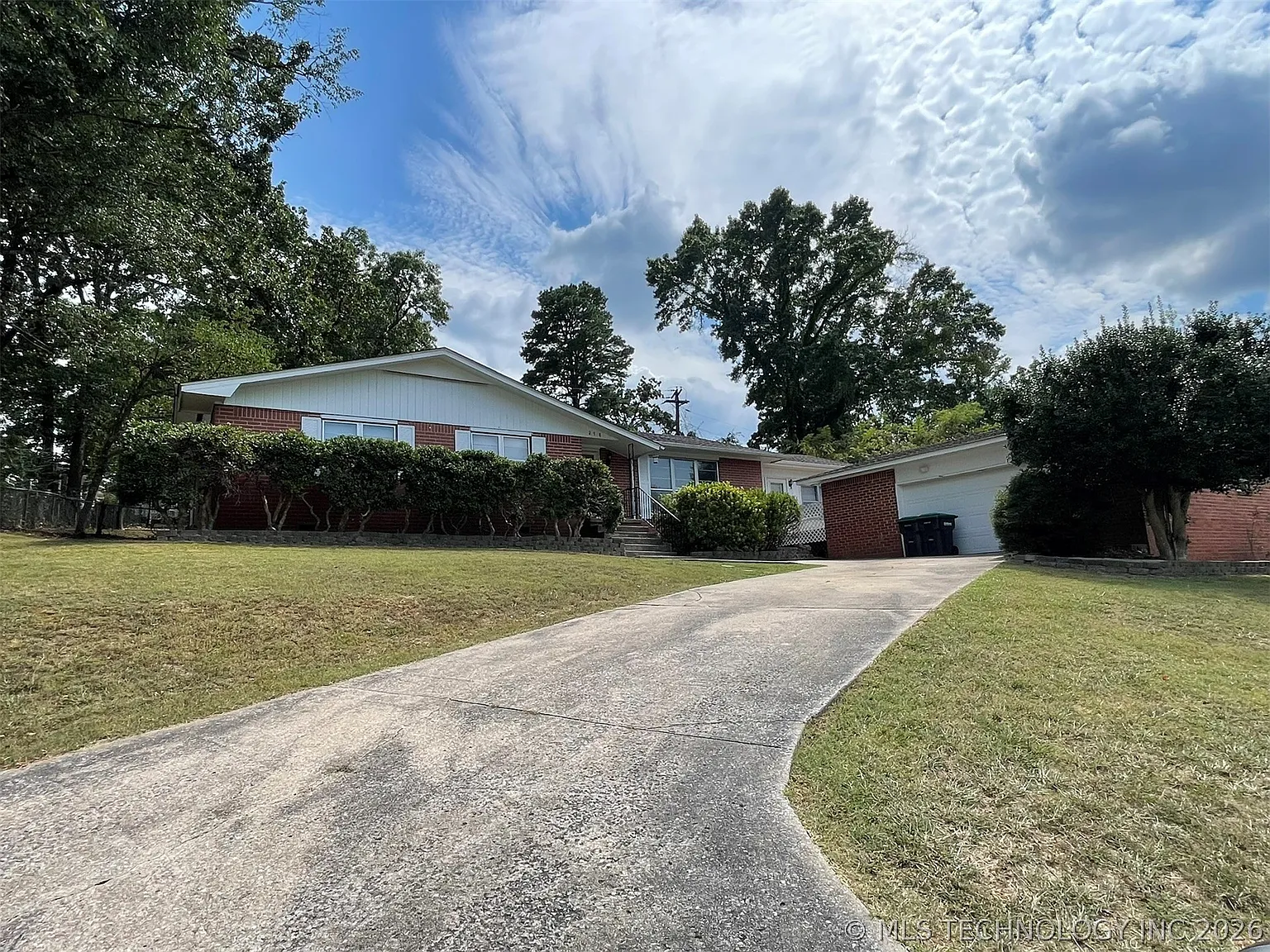 4 bed, 2.5 bath, 1840 sqft, $1,800 — Photo 1