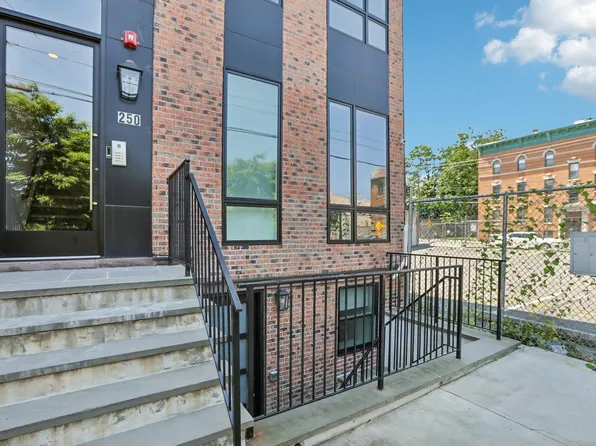 250 Van Horne Street image 25 of 48