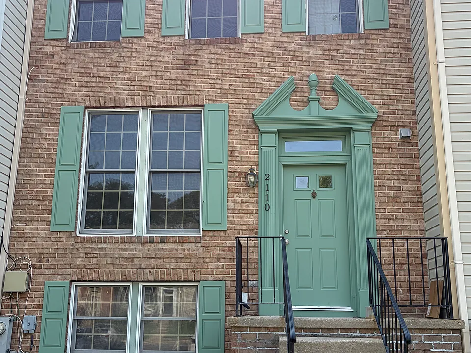 2110 Commodore Ct