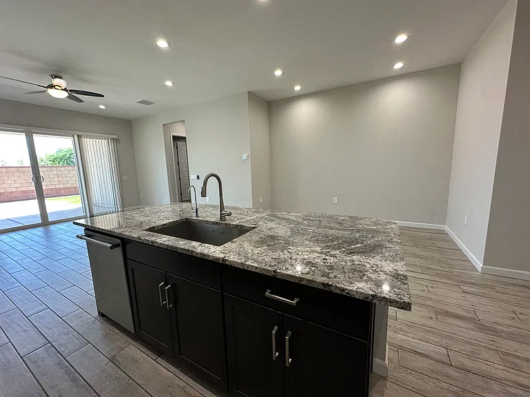 10319 W Harmony Ln — Photo 15