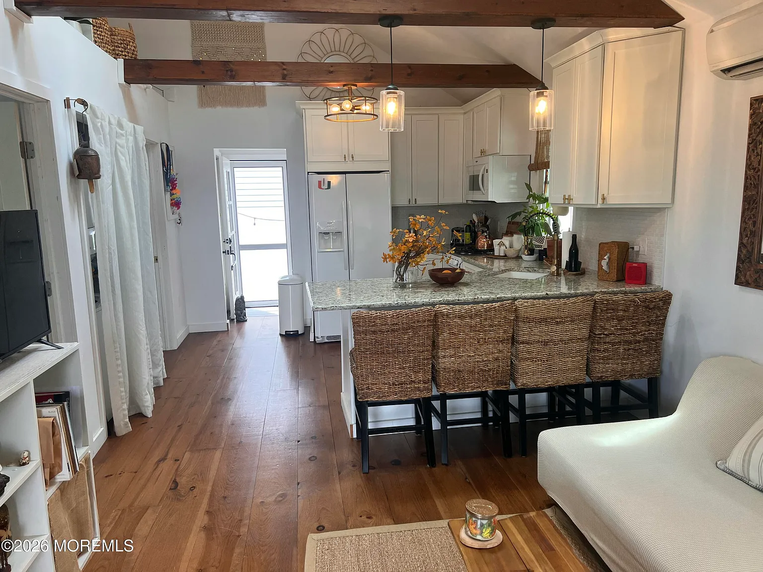 2 bed, 580 sqft, $2,300 — Photo 3