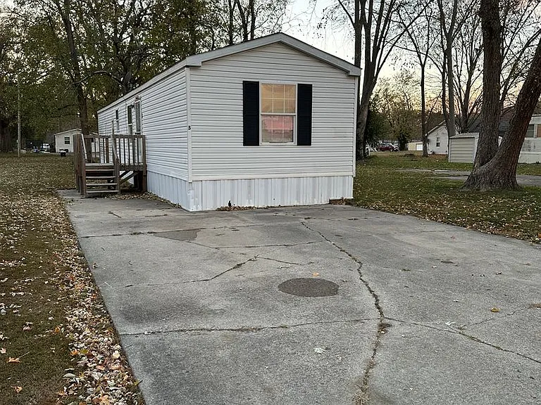 2501 S Broadway Ave — Photo 17