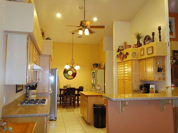 3rd image of 951 W Torrey Pines Blvd