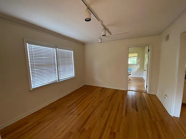 2 bed, 1250 sqft, $2,300 — Photo 4