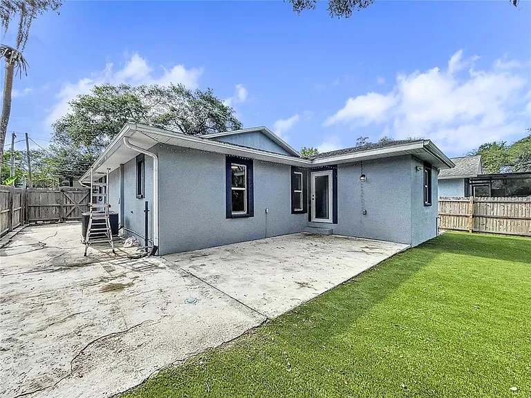 6809 S Himes Ave — Photo 19