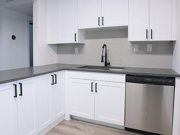 4th image of 833 E Turney Ave #4