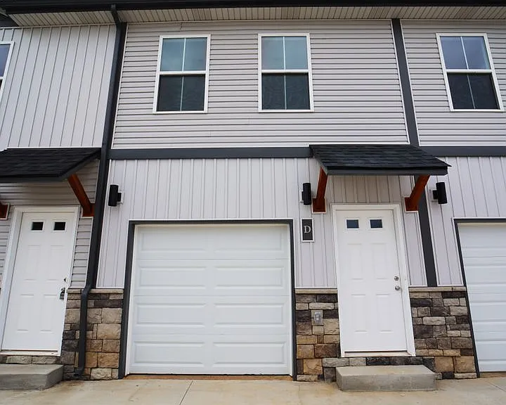 220 Drayton Dr — Photo 3