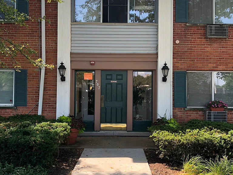 707 E Falcon Dr #110 — Photo 1