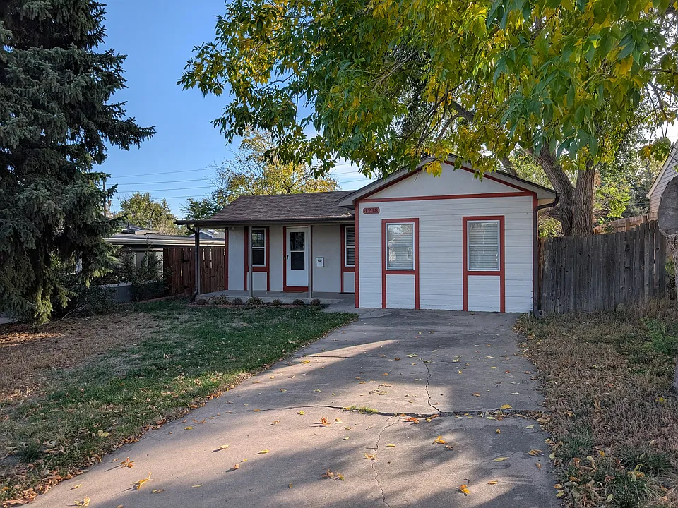 4218 S Cherokee St