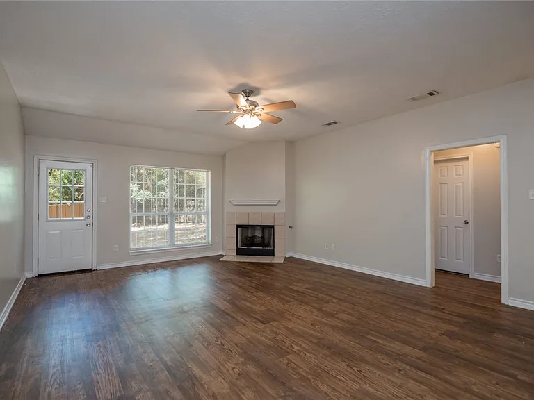 2402 Jaguar Ct — Photo 6