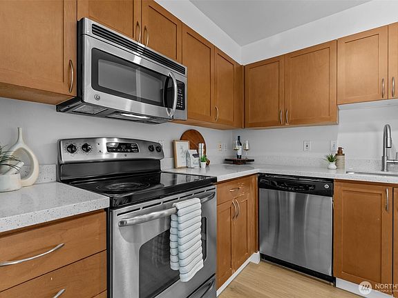 4th image of 118 107th Avenue NE #B101