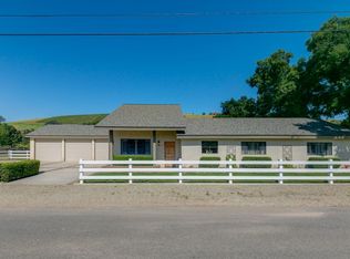 81 Grapevine Rd, Oak View, CA 93022