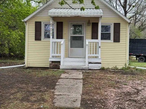 911 Q St, Neligh, NE 68756