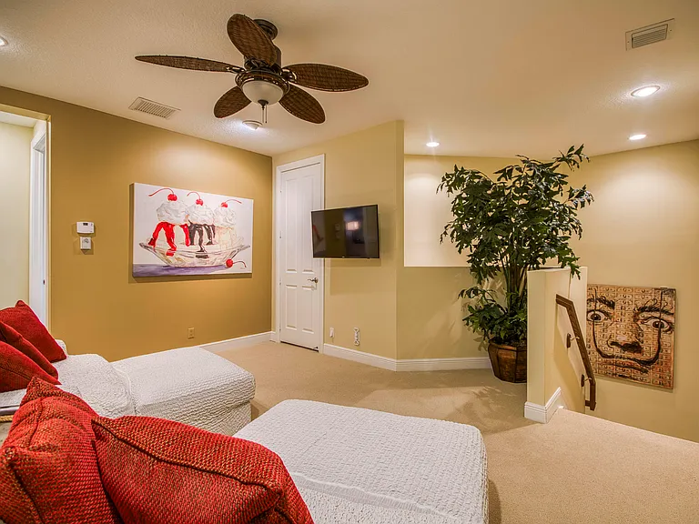 7049 Isla Vista Dr — Photo 33