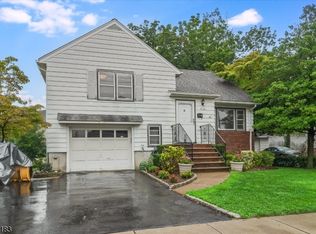 8-22 Oak St, Fair Lawn, NJ 07410