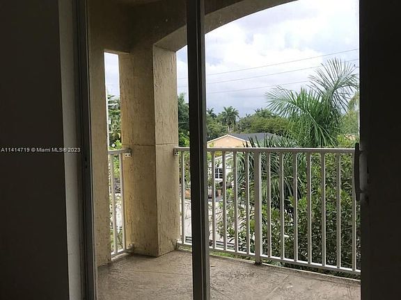 4th image of 13770 NE 3rd Ct APT 305