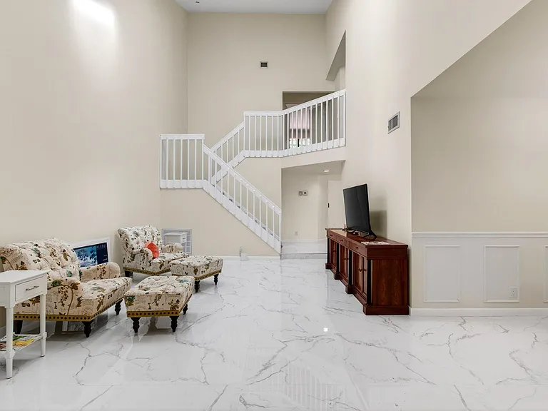 7865 La Mirada Dr — Photo 13