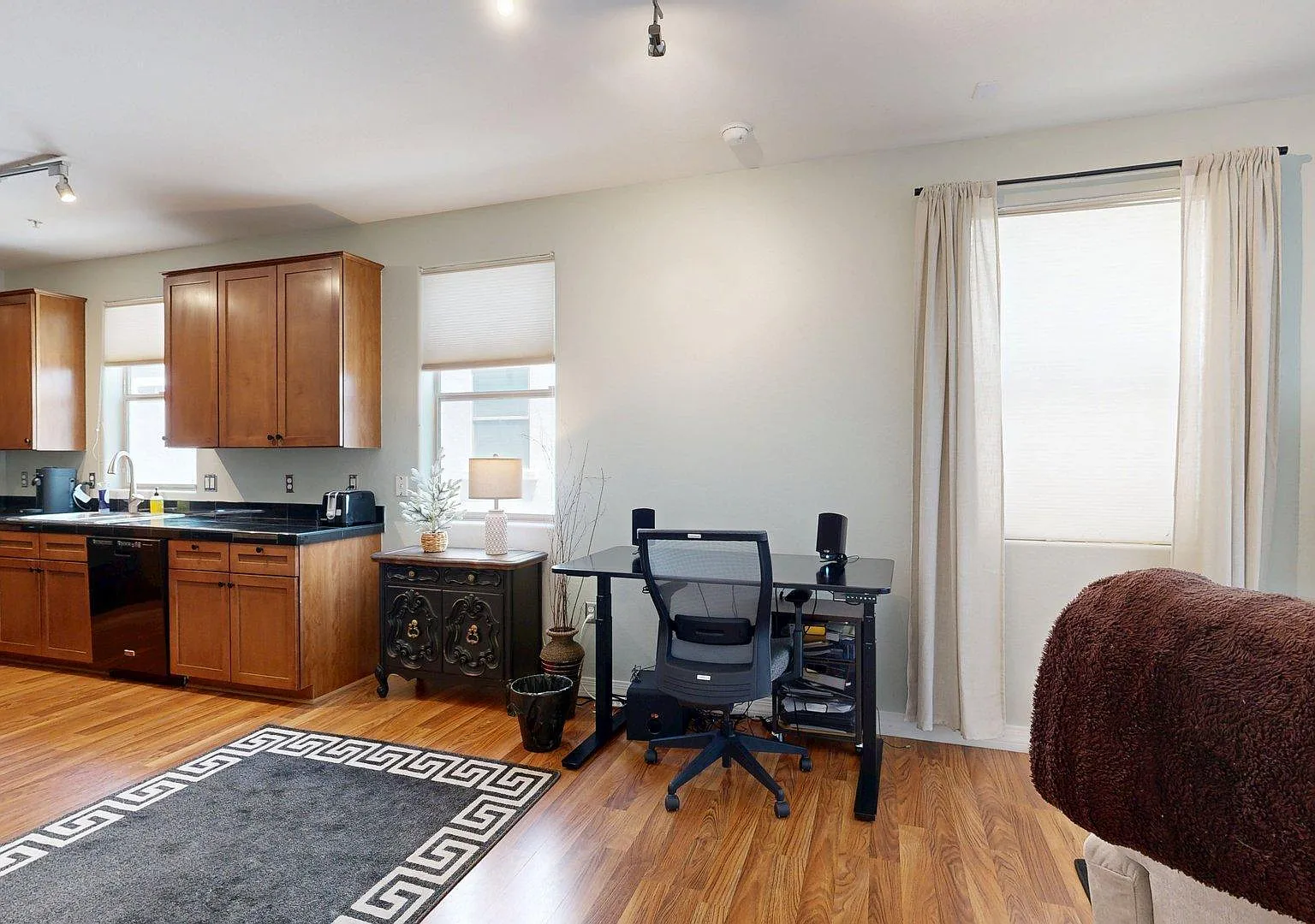 2 bed, 2.0 bath, 1238 sqft, $2,000 — Photo 2