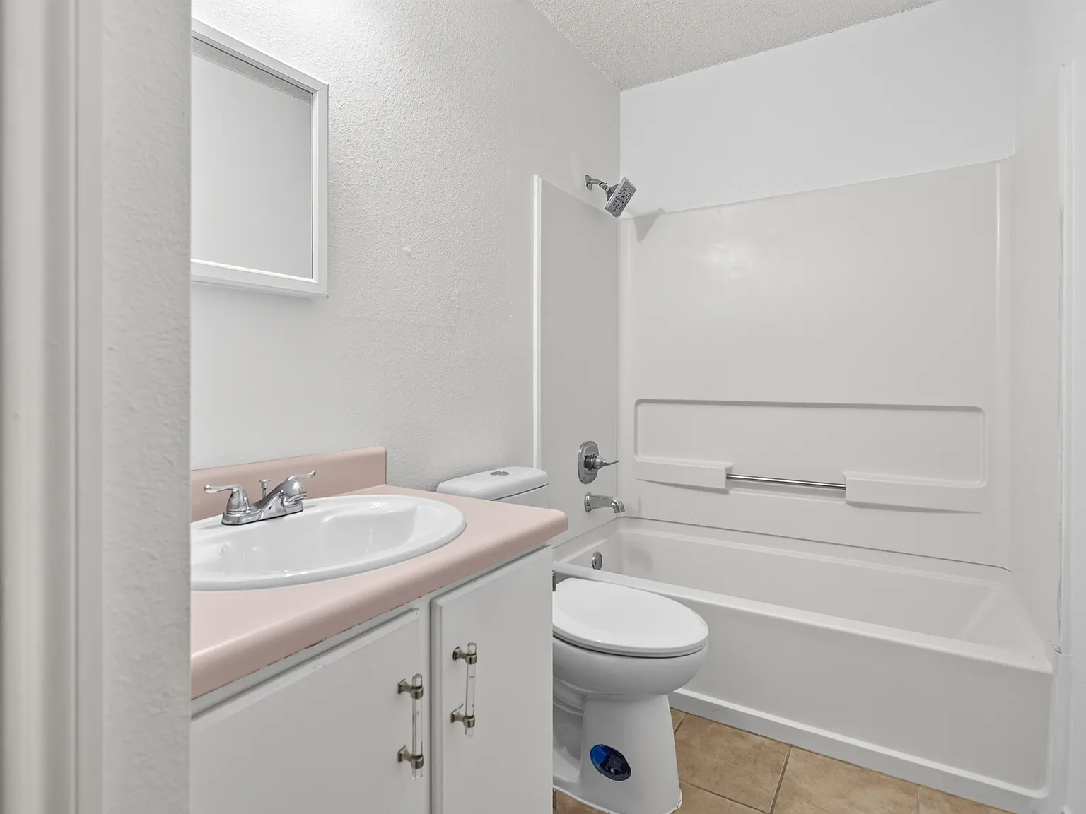 4 bed, 2.5 bath, 2771 sqft, $2,000 — Photo 2