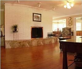 3rd image of 511 Parker Dr