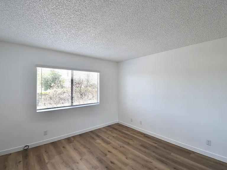 21350 — Photo 12