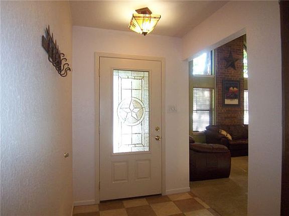 2nd image of 2518 Cloverleaf Ln