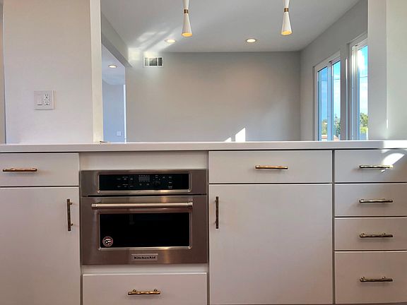4th image of 1181 Cypress Ave #A