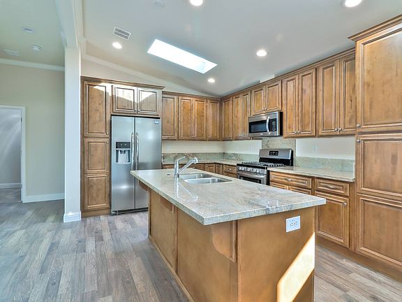 3rd image of 471 Chateau La Salle Dr