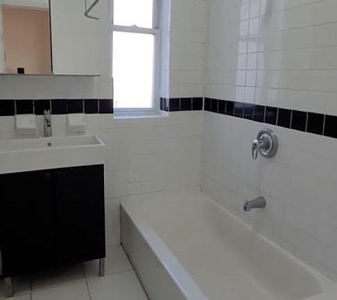 5th image of 305 E 206th St