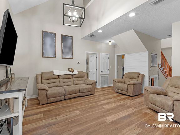 4th image of 7611 Charleston Oaks Dr