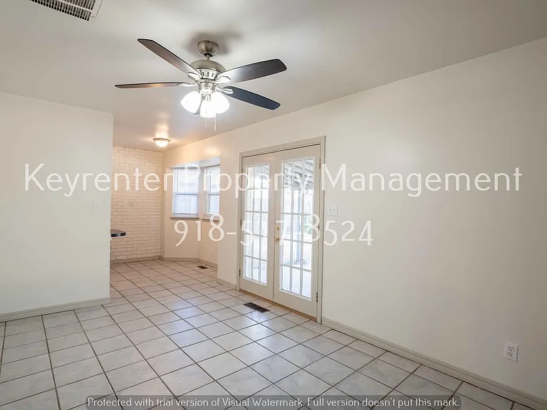 608 E Center St — Photo 4