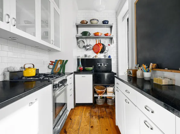 344 West 11th Street image 6 of 13