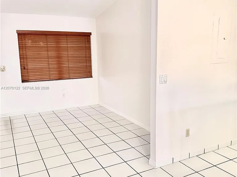 2219 SW 137th Pl — Photo 6