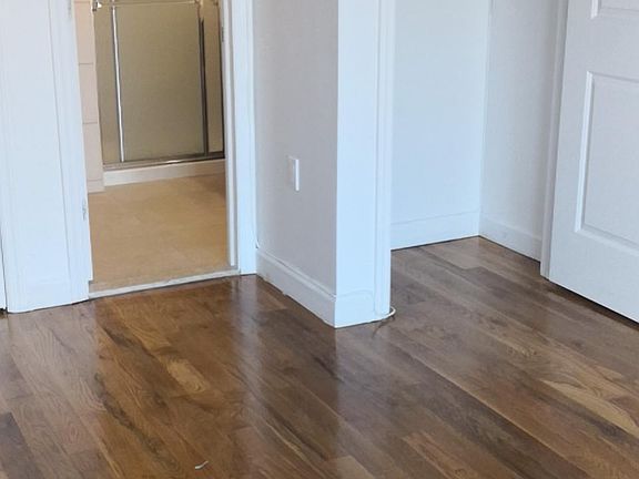 4th image of 209 Bay 17th St #3