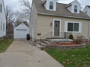 624 33rd St NE, Cedar Rapids, IA 52402