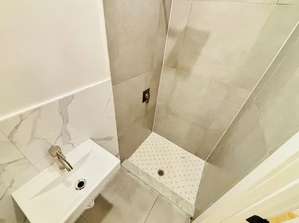 81 Stuyvesant Avenue image 12 of 16