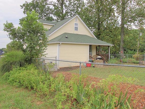 3rd image of 301 Wyndale Dr