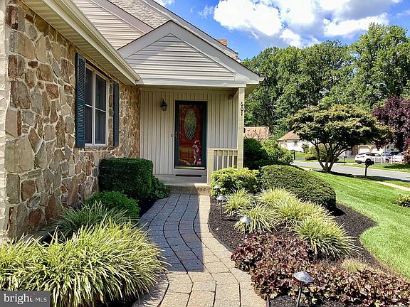 4th image of 601 Giffin Ct